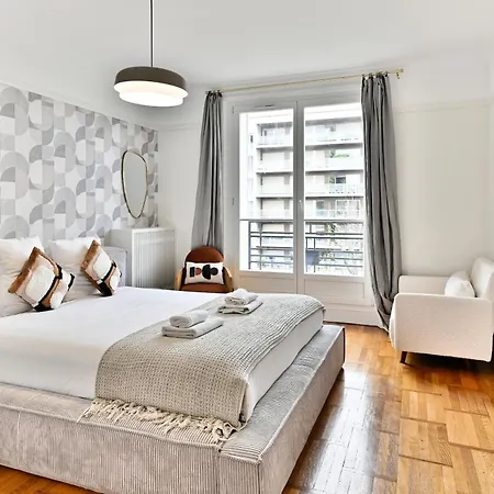 Luxurious Flat Next Paris - - Ii *