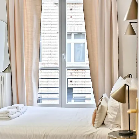 Luxurious Flat Next Paris - - Ii *